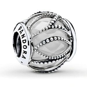Pandora Intertwining Radiance Charm